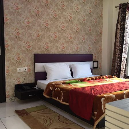 Oyo 30415 Hotel White City Anandpur  外观 照片