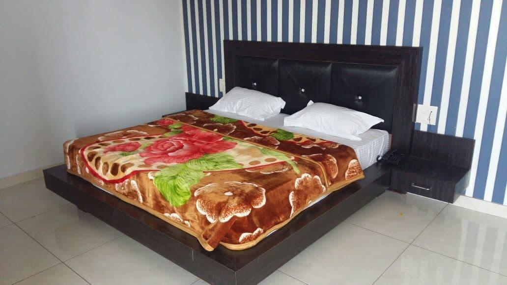 Oyo 30415 Hotel White City Anandpur  外观 照片